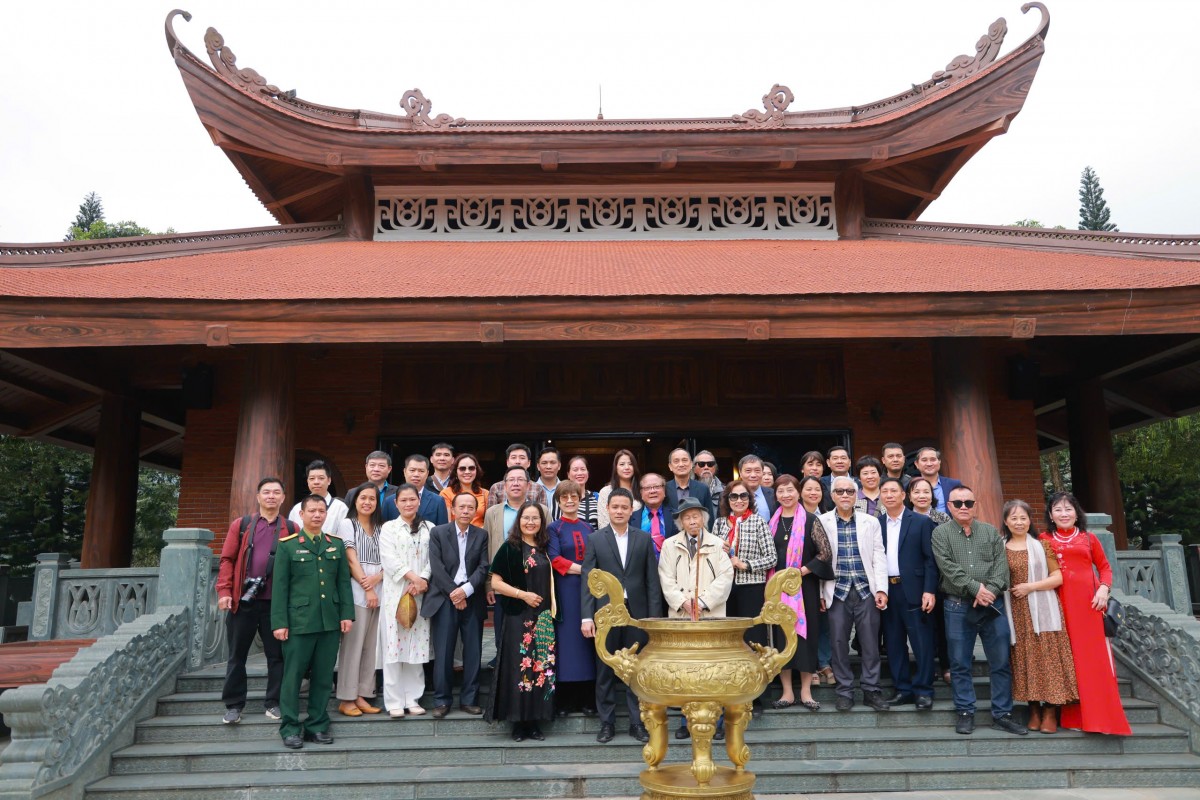 Đoàn nghệ sĩ điện ảnh – nhiếp ảnh 'Về nguồn' tại nơi khai sinh ngành Điện ảnh và Nhiếp ảnh Cách mạng Việt Nam