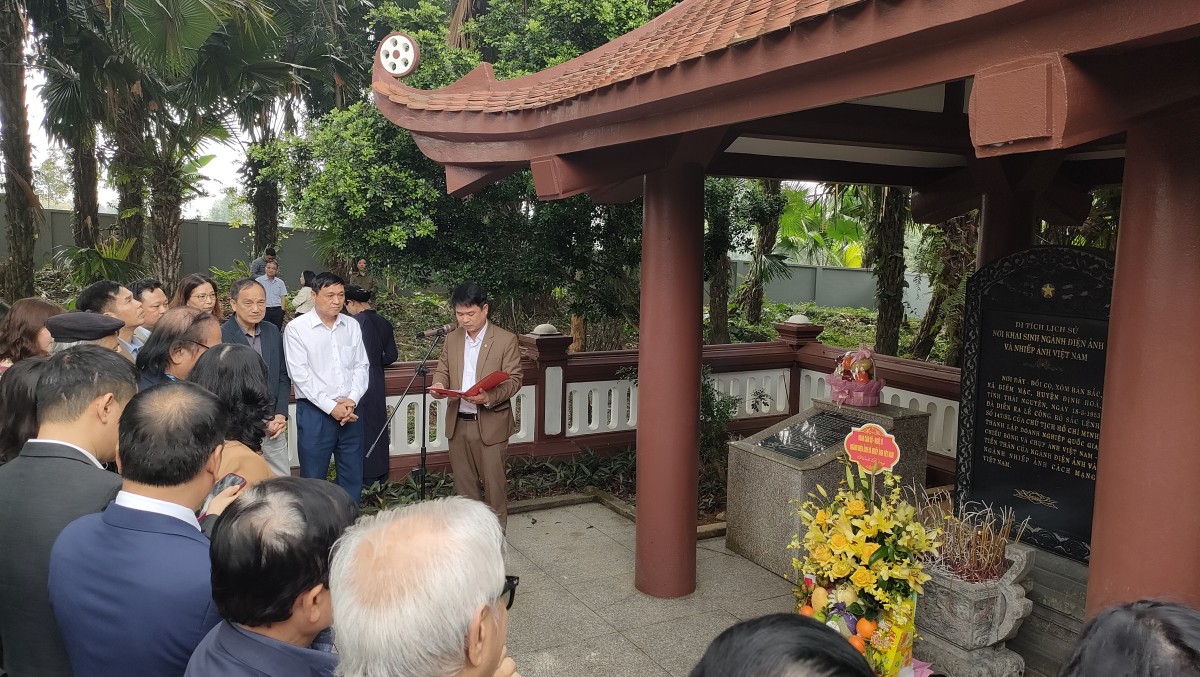 Đoàn nghệ sĩ điện ảnh – nhiếp ảnh 'Về nguồn' tại nơi khai sinh ngành Điện ảnh và Nhiếp ảnh Cách mạng Việt Nam