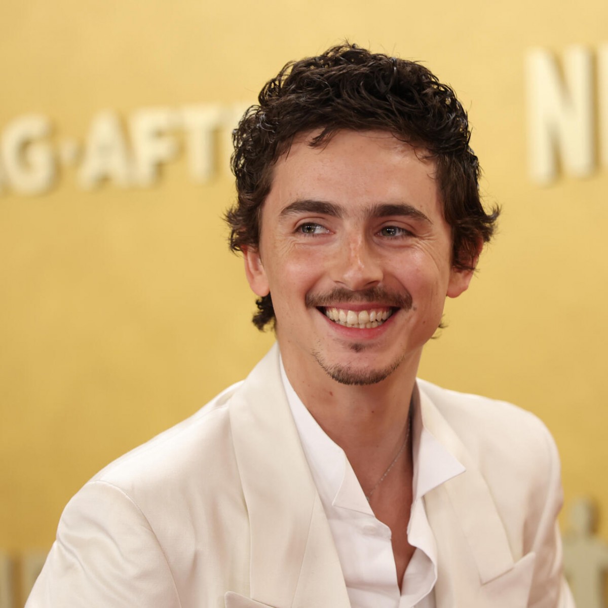 Drama trước giờ G Oscar: Timothée Chalamet vạ miệng, cơ hội thắng giải lung lay