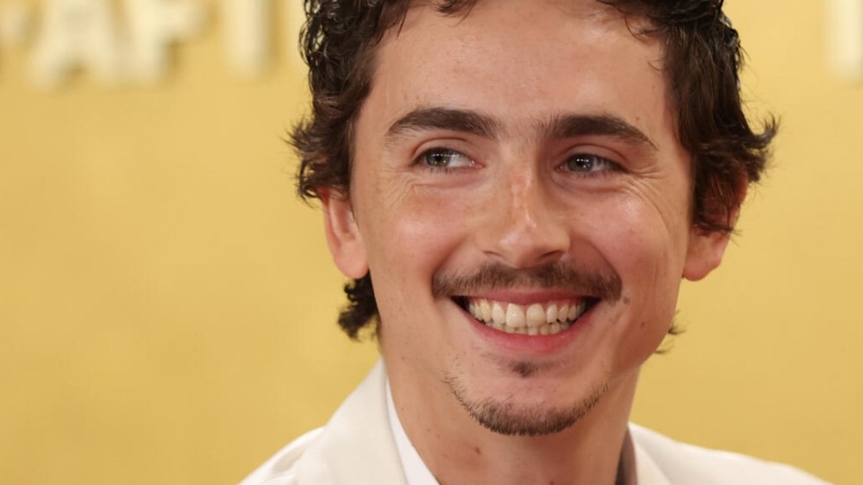 Drama trước giờ G Oscar: Timothée Chalamet vạ miệng, cơ hội thắng giải lung lay