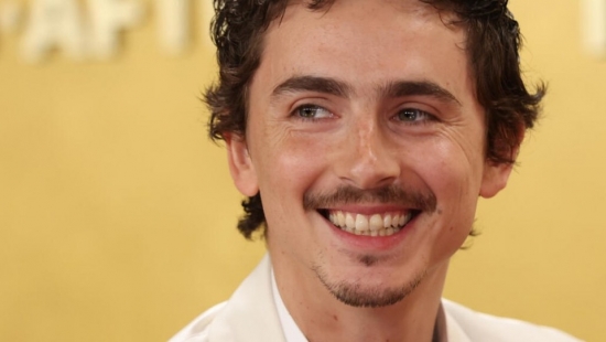 Drama trước giờ G Oscar: Timothée Chalamet vạ miệng, cơ hội thắng giải lung lay