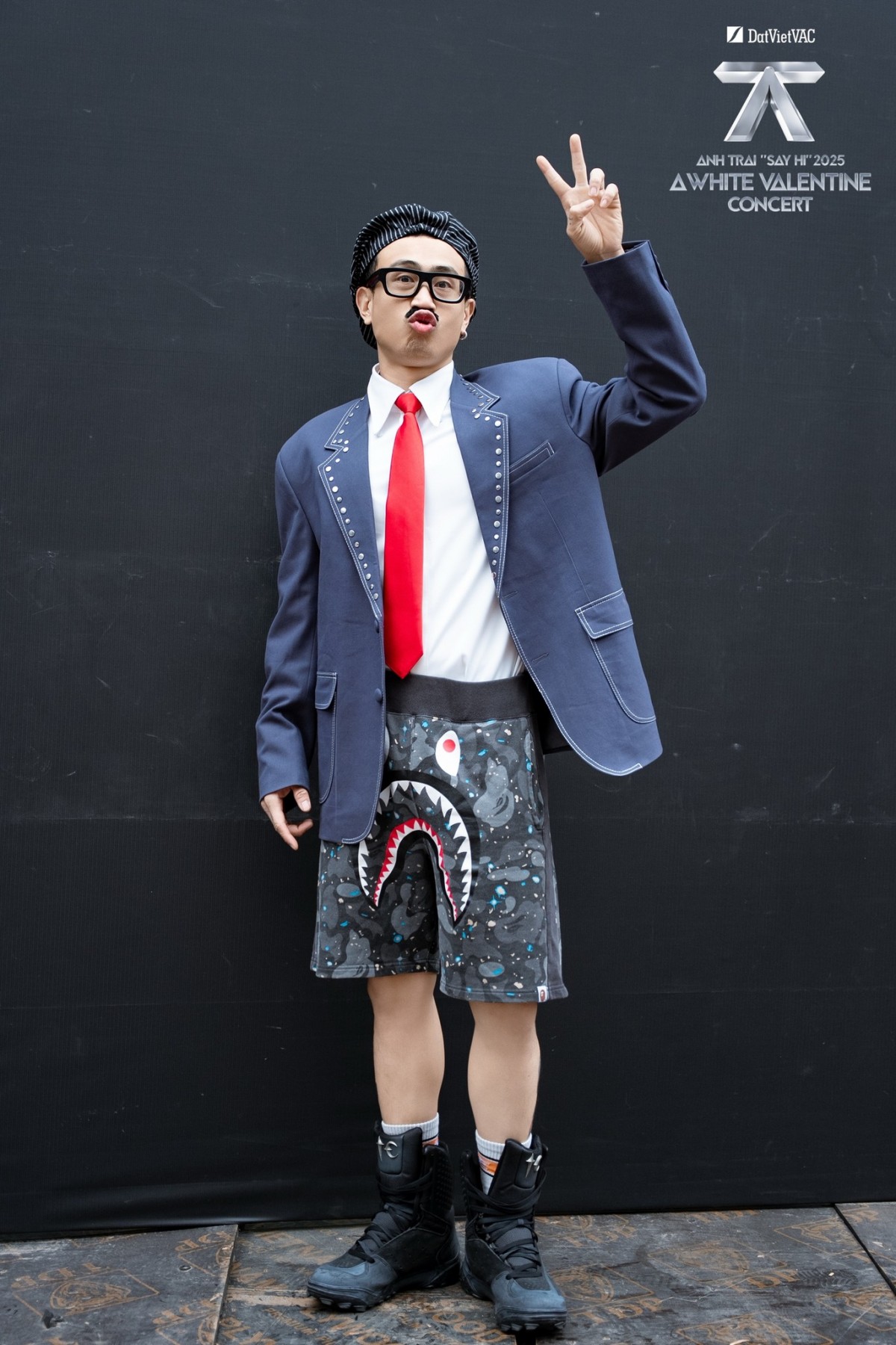 F4 ‘Vườn Sao Băng’ bất ngờ xuất hiện ở Mỹ Đình, BigDaddy hóa ‘boy phố’