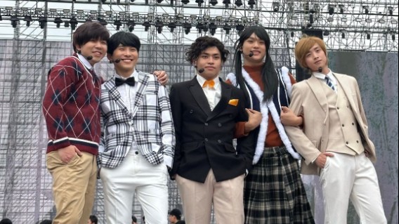 F4 ‘Vườn Sao Băng’ bất ngờ xuất hiện ở Mỹ Đình, BigDaddy hóa ‘boy phố’