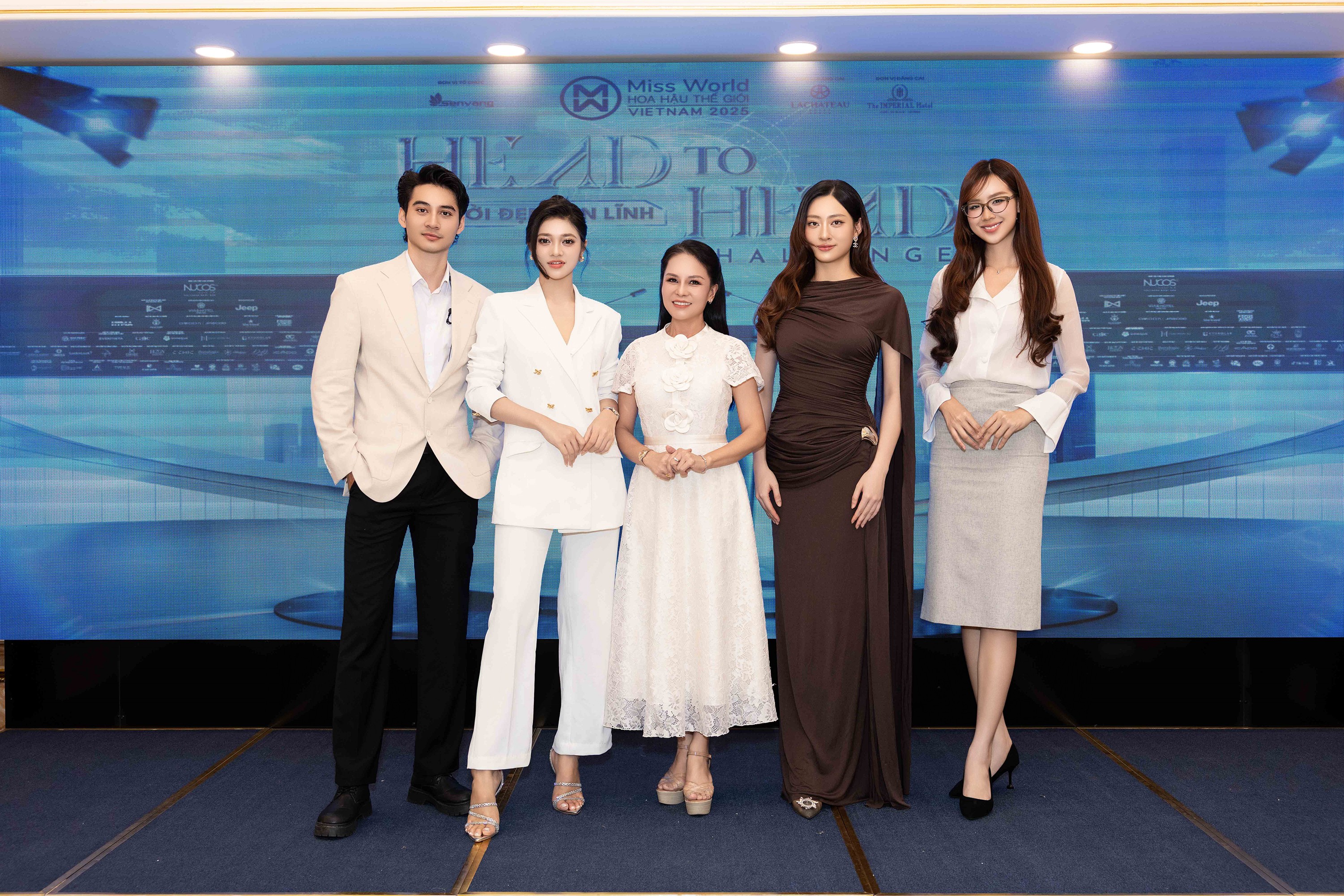 Top 48 'Miss World Vietnam 2025' trổ tài tranh biện, lộ diện thí sinh đầu tiên vào chung kết