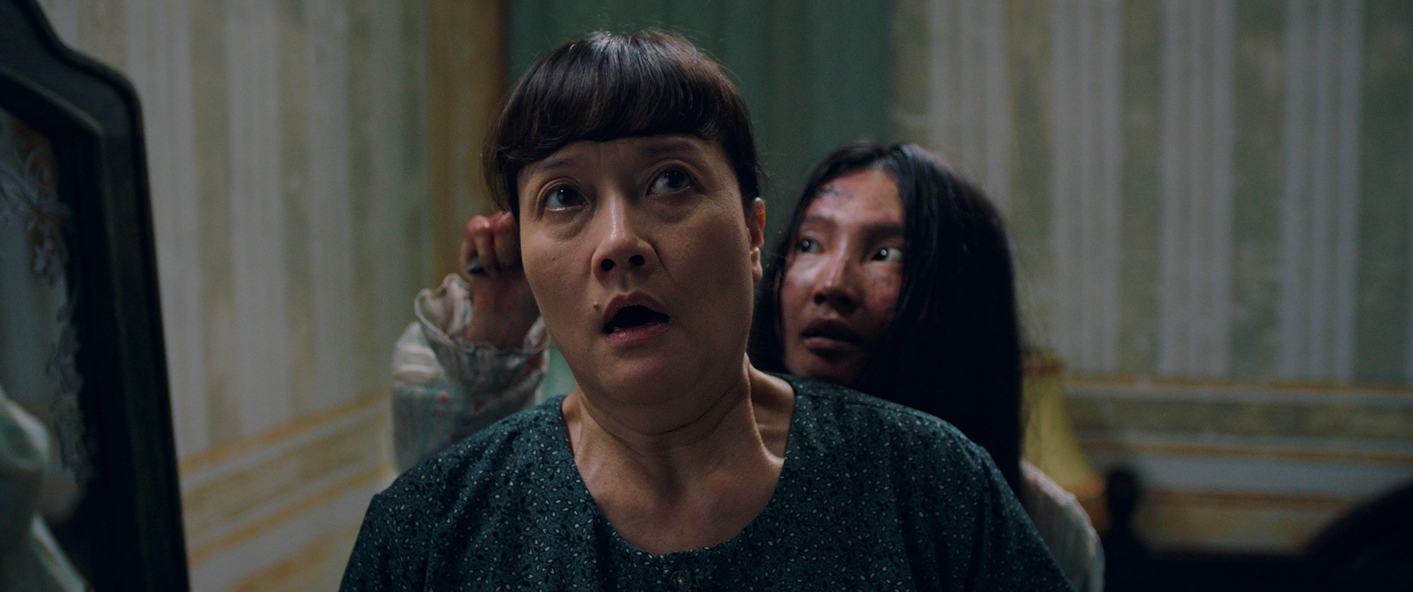 Dàn cast Bắc - Nam hội tụ, 'Quỷ nhập tràng 2' giữ Top 1 phòng vé chỉ sau 3 ngày, vượt mốc 40 tỷ