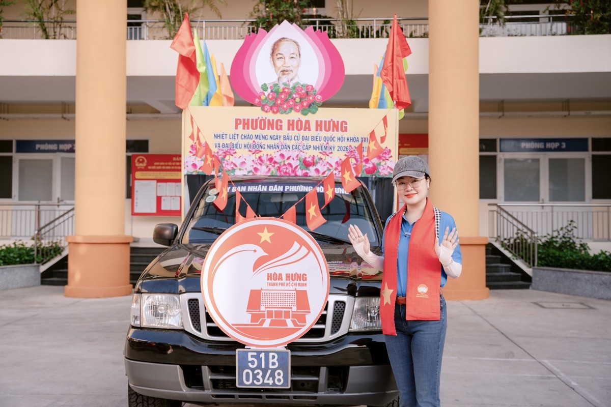 Hoa hậu Hoàng Thanh Nga đạp xe tuyên truyền bầu cử, lan tỏa tinh thần trách nhiệm công dân