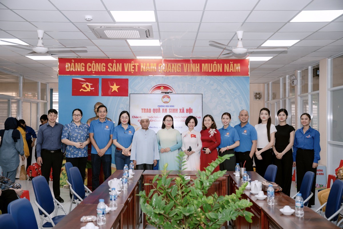 Hoa hậu Hoàng Thanh Nga đạp xe tuyên truyền bầu cử, lan tỏa tinh thần trách nhiệm công dân