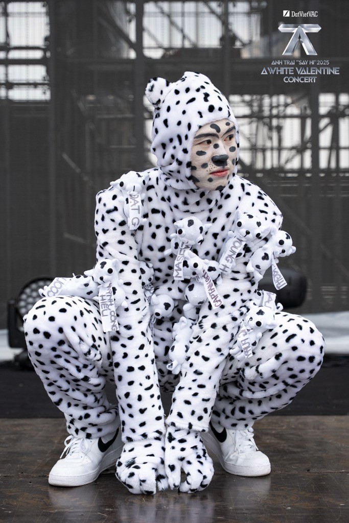 Dàn 'Anh trai 'Say Hi' bất ngờ gây náo loạn với màn nhập vai hài hước cho Best Rehearsal Outfit trước đêm diễn tại Mỹ Đình