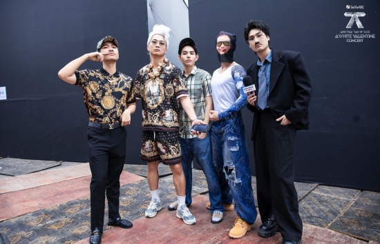 Dàn 'Anh trai 'Say Hi' bất ngờ gây náo loạn với màn nhập vai hài hước cho Best Rehearsal Outfit trước đêm diễn tại Mỹ Đình