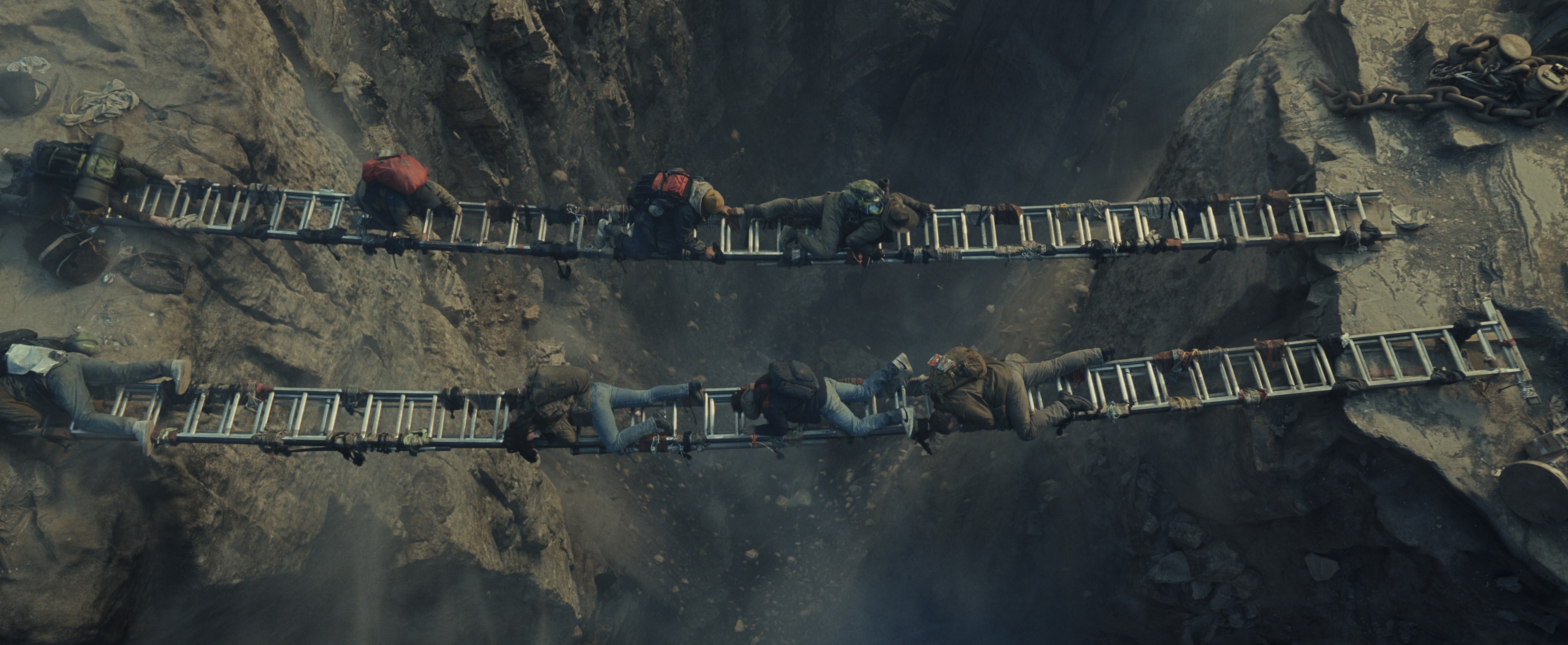 'Greenland 2: Đại di cư' hé lộ thế giới hậu thảm họa, tiếp tục hành trình sinh tồn khốc liệt