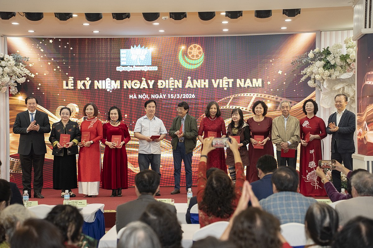 Trao Kỷ niệm chương 'Vì sự nghiệp Điện ảnh' cho các hội viên điện ảnh khu vực phía Bắc