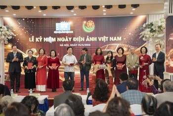 Trao Kỷ niệm chương 'Vì sự nghiệp Điện ảnh' cho các hội viên điện ảnh khu vực phía Bắc