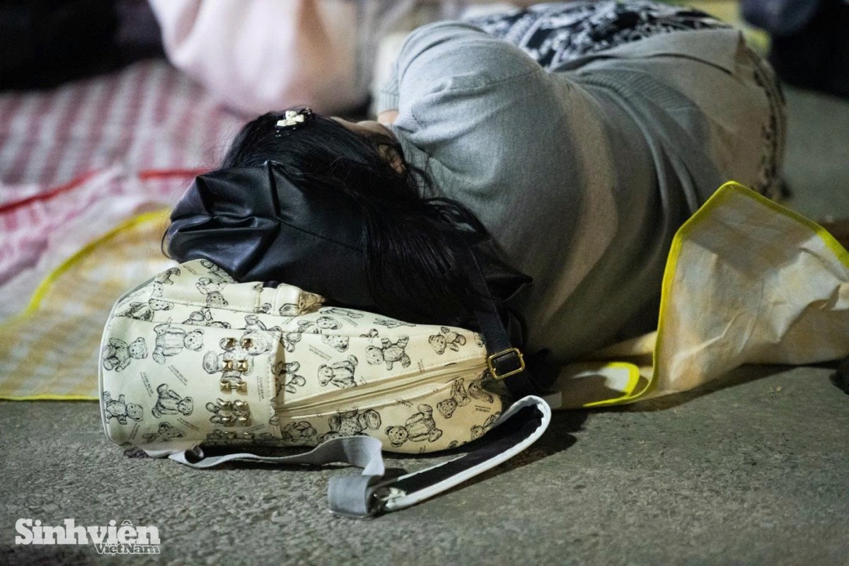 Kinh hoàng 24 giờ “SINH TỒN” tại hàng rào concert ‘Anh Trai Say Hi Day 2’