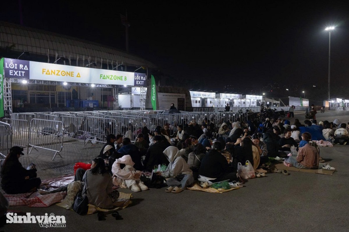 Kinh hoàng 24 giờ “SINH TỒN” tại hàng rào concert ‘Anh Trai Say Hi Day 2’