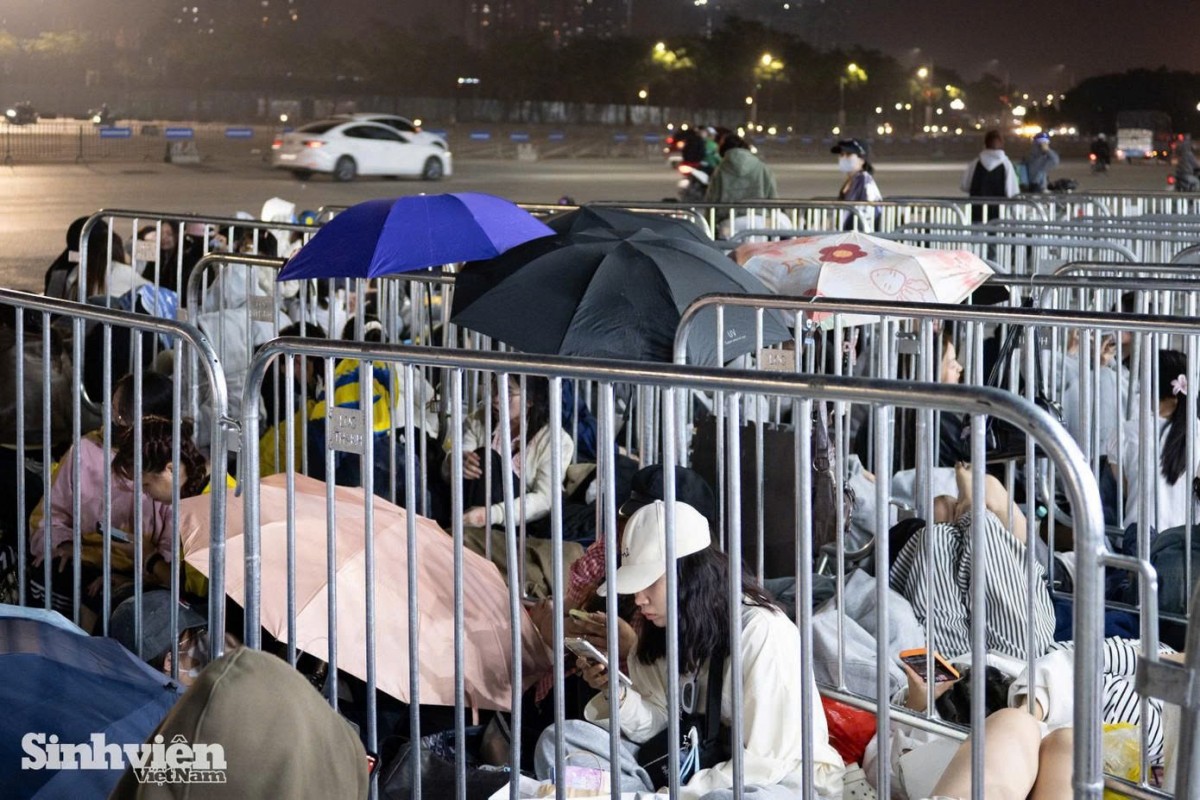 Kinh hoàng 24 giờ “SINH TỒN” tại hàng rào concert ‘Anh Trai Say Hi Day 2’