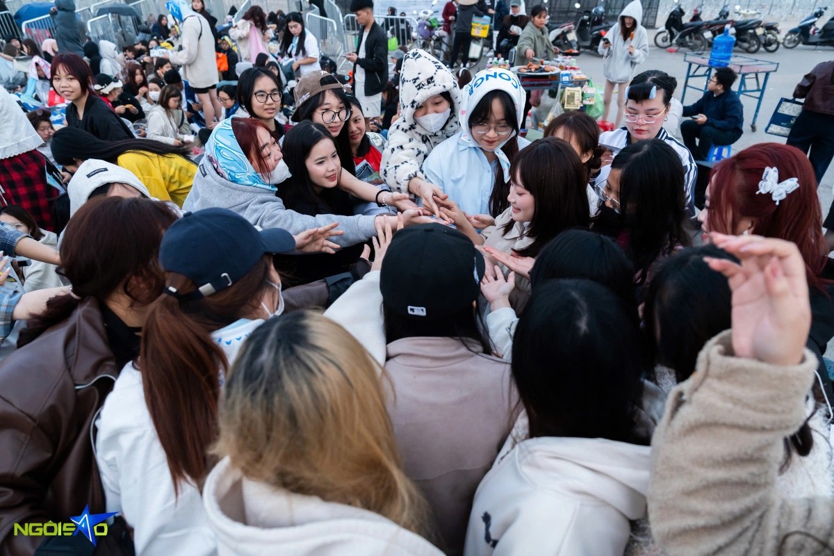 Kinh hoàng 24 giờ “SINH TỒN” tại hàng rào concert ‘Anh Trai Say Hi Day 2’