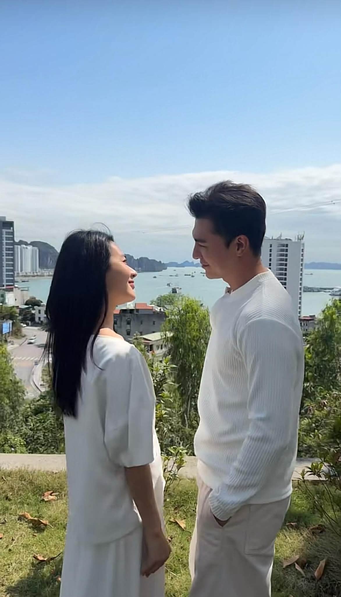 Cặp đôi 'Không giới hạn' gây bão với vũ điệu triệu view trên mạng xã hội