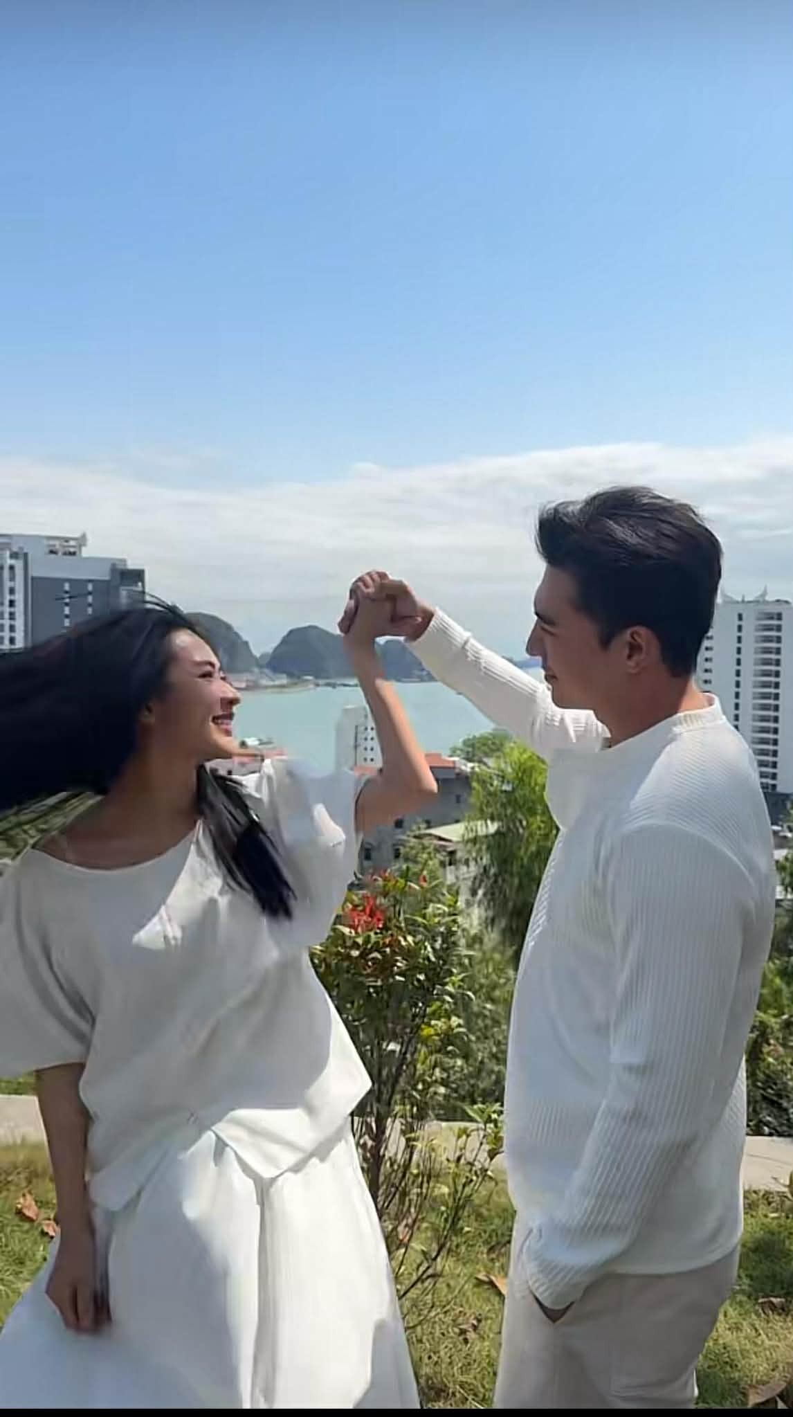 Cặp đôi 'Không giới hạn' gây bão với vũ điệu triệu view trên mạng xã hội