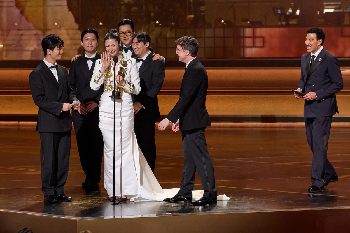 Oscar gây tranh cãi khi cắt ngang bài phát biểu của đoàn phim 'K-Pop Demon Hunters'