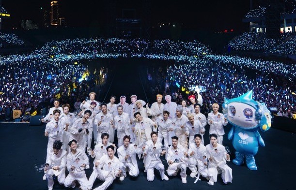 'Anh trai 'Say Hi' 2025 - A White Valentine Concert' lần đầu tạo nên 'biển trắng' Valentine quy mô lớn tại Thủ đô Hà Nội