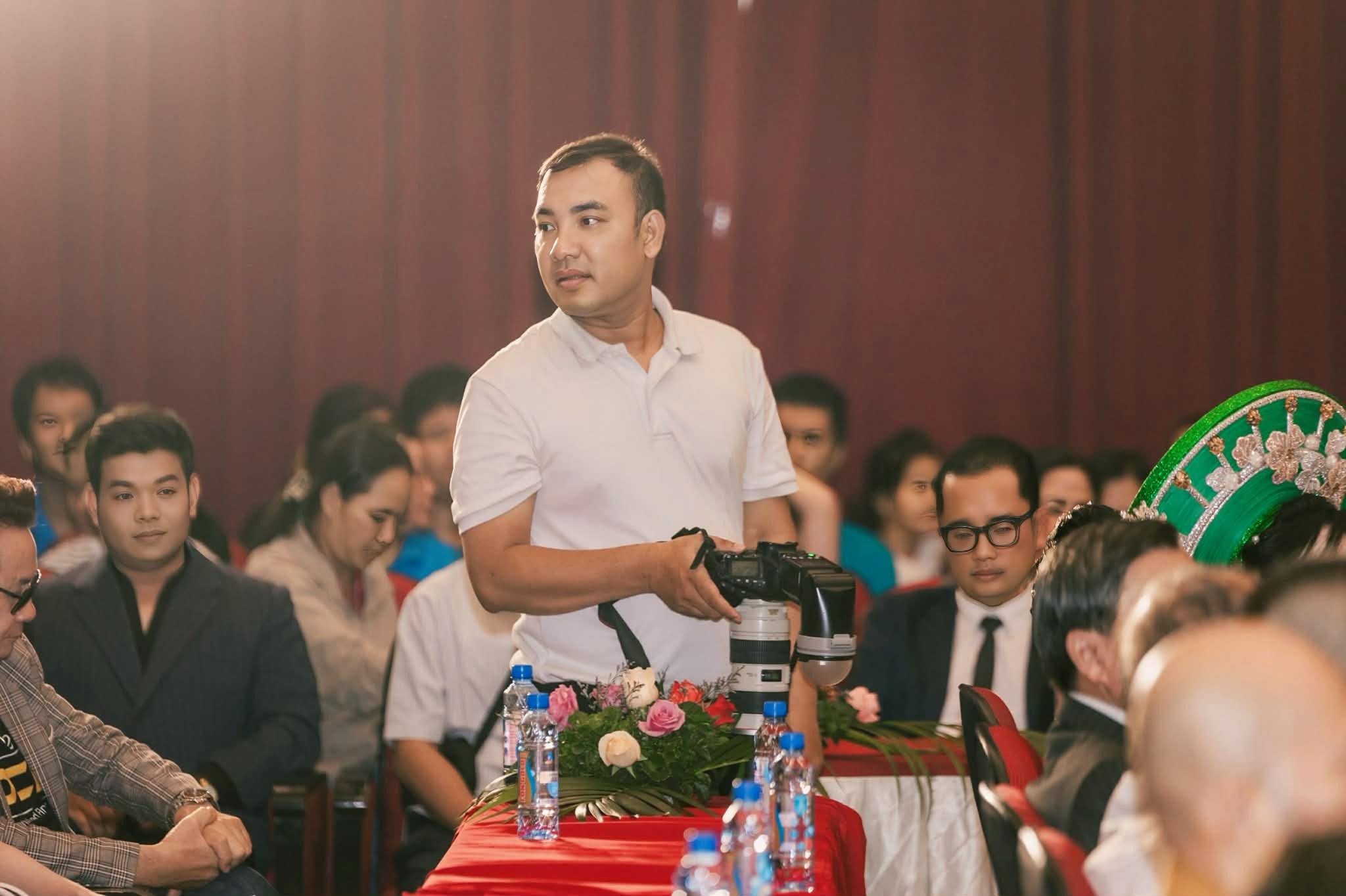 Nhiếp ảnh gia Võ Sĩ Điều cùng nhiều nghệ sĩ được vinh danh tại lễ trao giải Đại sứ nhân ái Việt Nam lần thứ 10