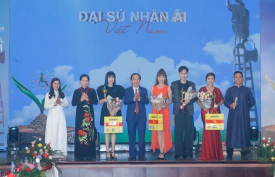 Nhiều nghệ sĩ, Hoa - Á hậu được tôn vinh tại chương trình Đại sứ nhân ái Việt Nam 2026