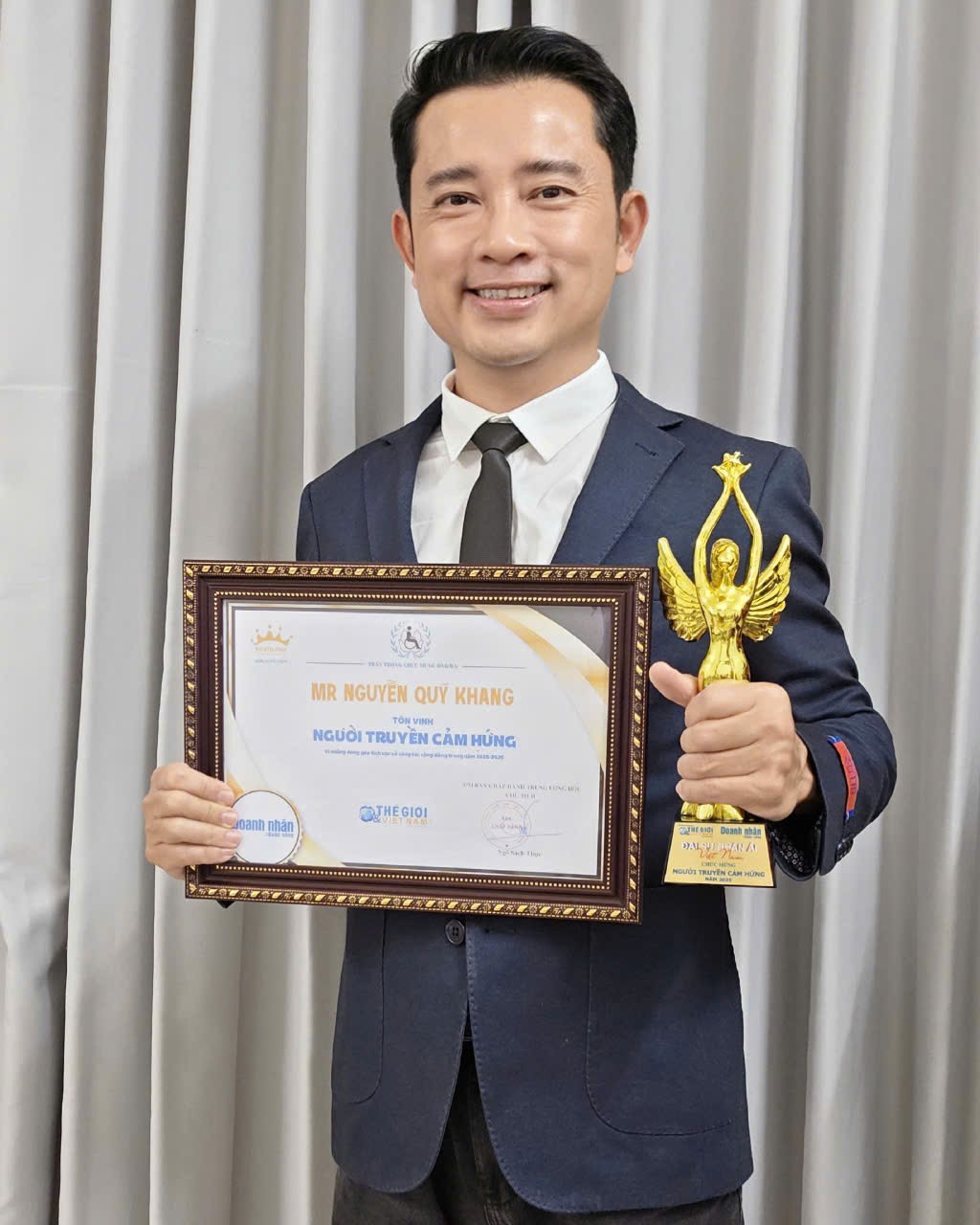 Hành trình truyền cảm hứng của đạo diễn Nguyễn Quý Khang: Từ sân khấu nghệ thuật đến những chuyến thiện nguyện miền Tây