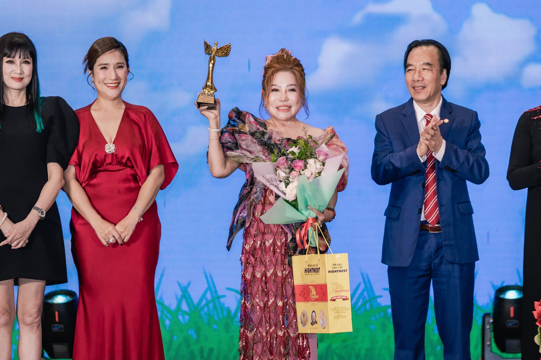 Nhiều nghệ sĩ, Hoa - Á hậu được tôn vinh tại chương trình Đại sứ nhân ái Việt Nam 2026