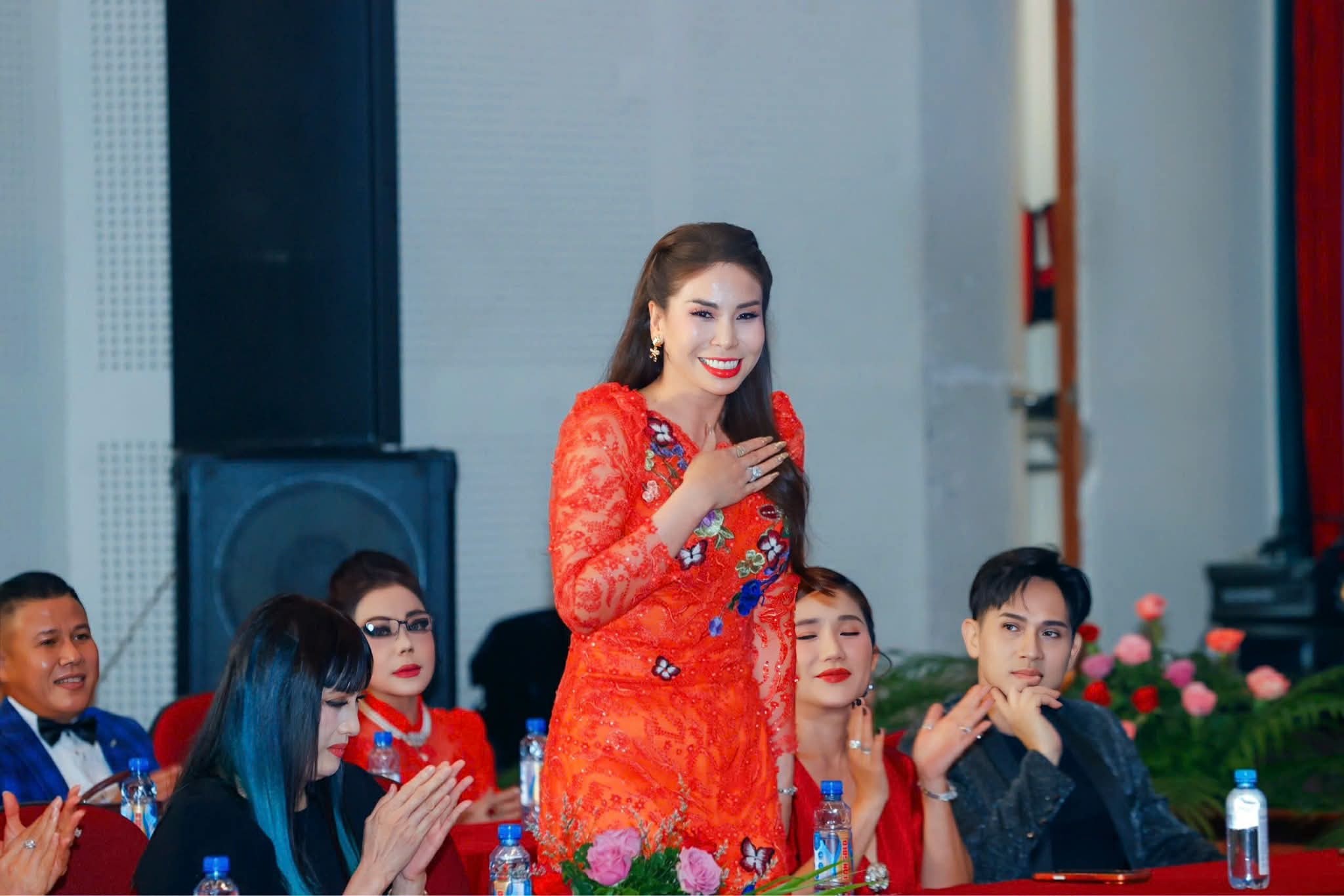 Lý Hương được vinh danh 'Trái tim nhân ái', sẵn sàng vì những hành trình thiện nguyện…