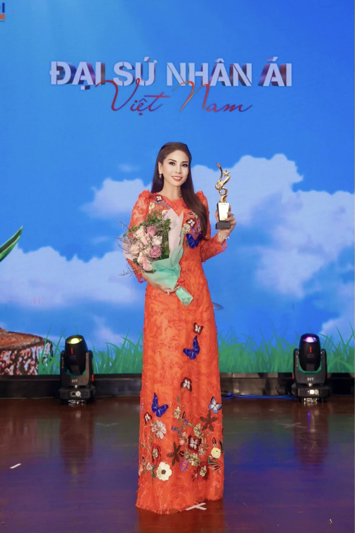 Lý Hương được vinh danh 'Trái tim nhân ái', sẵn sàng vì những hành trình thiện nguyện…