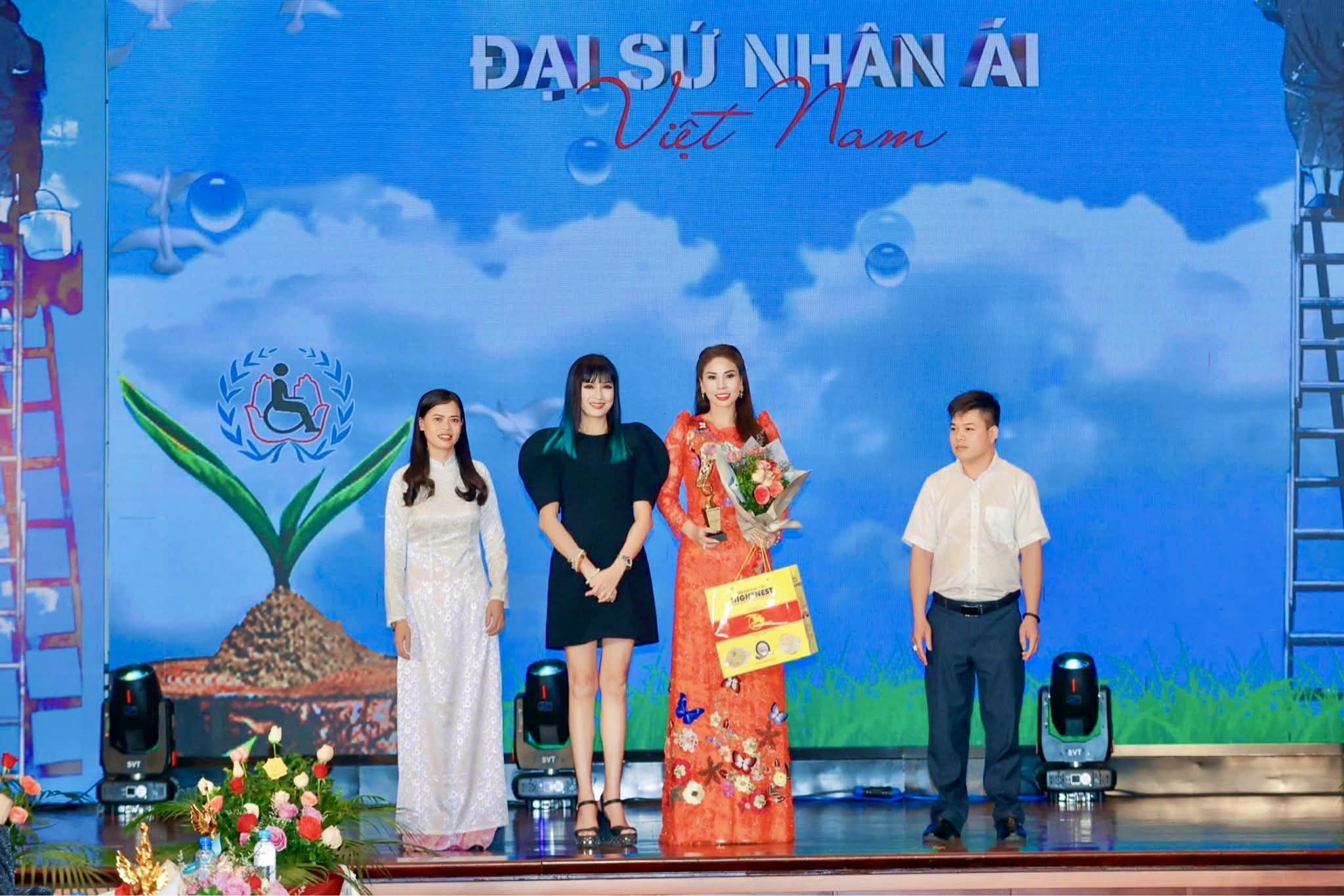 Lý Hương được vinh danh 'Trái tim nhân ái', sẵn sàng vì những hành trình thiện nguyện…