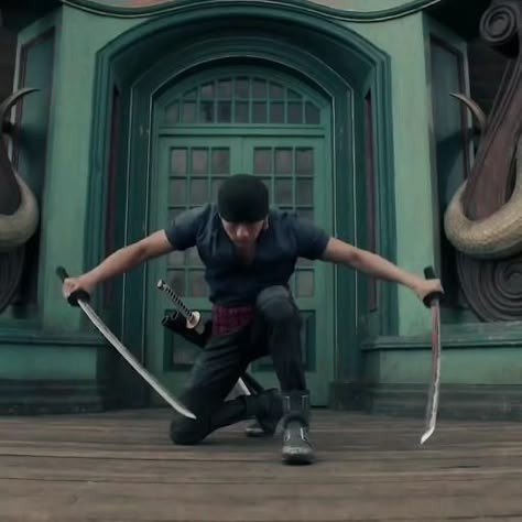 Phát sốt với độ 'khó ở' đến cực đoan của sao đóng 'Roronoa Zoro' trong 'One Piece'