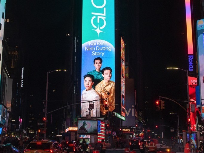 Kai Đinh và Ninh Dương Story xuất hiện tại Quảng trường Thời Đại trong chiến dịch Glow của Spotify