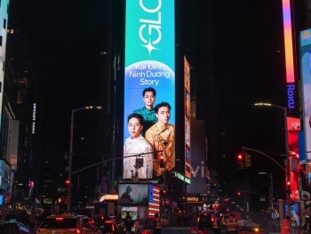 Kai Đinh và Ninh Dương Story xuất hiện tại Quảng trường Thời Đại trong chiến dịch Glow của Spotify