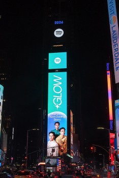 Kai Đinh và Ninh Dương Story xuất hiện tại Quảng trường Thời Đại trong chiến dịch Glow của Spotify