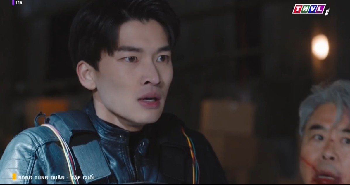 'Bóng tùng quân' tập cuối: Ngụy Lam bị cài bom lên người, Hồng Tinh Tinh bất chấp lao vào cứu chồng