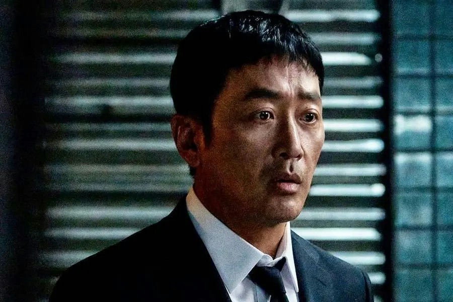 Ha Jung Woo trở lại bùng nổ sau 19 năm với 'Mad Concrete Dreams'