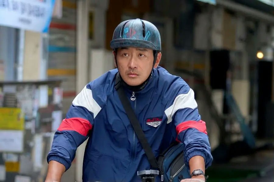 Ha Jung Woo trở lại bùng nổ sau 19 năm với 'Mad Concrete Dreams'