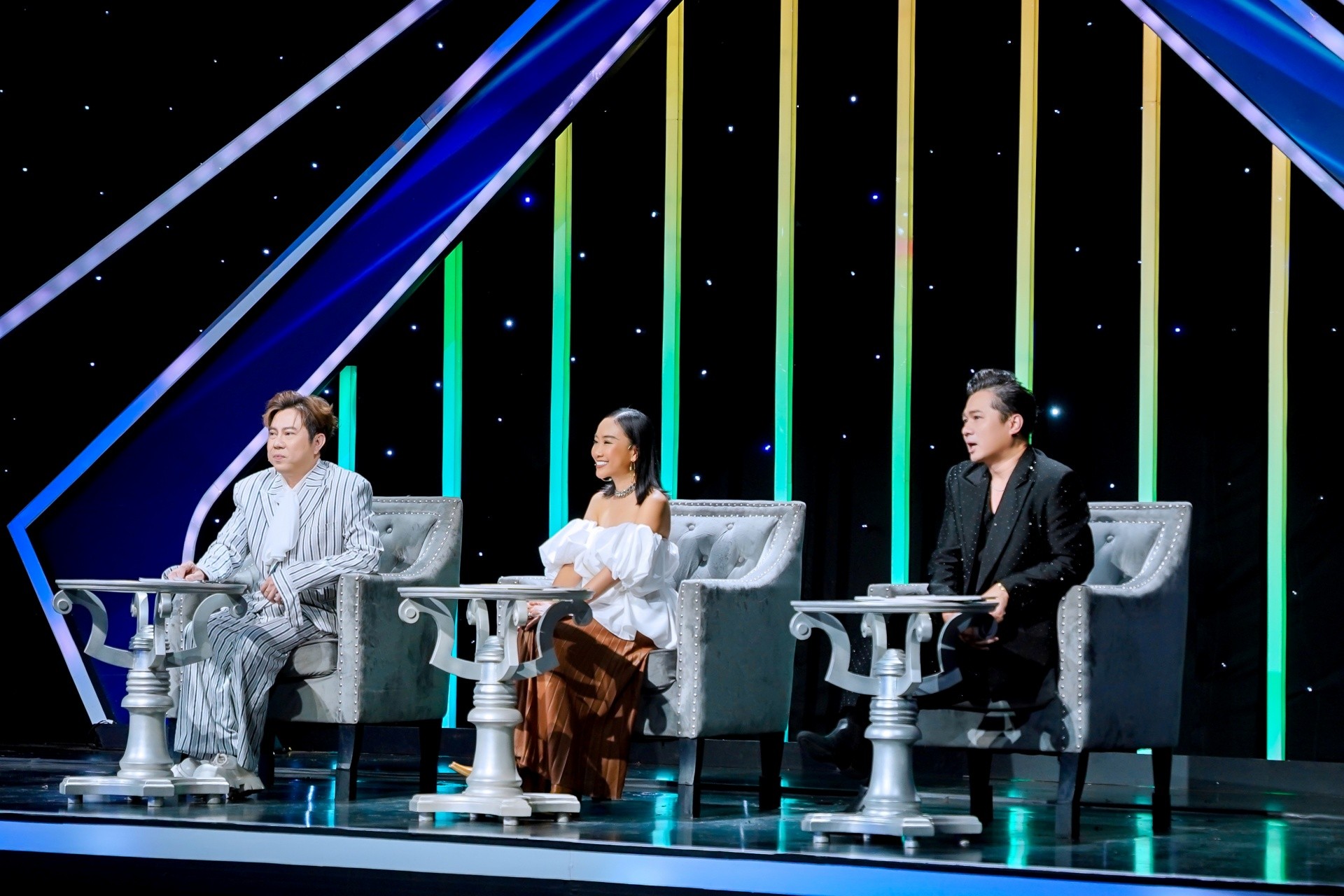 'Tỏa sáng sao đôi 2026': Đoan Trang gọi Trân Oanh - Thủy Tiên là chiến thần, Lâm Vũ ngớ ngẩn trước vẻ đẹp của cặp sao nữ