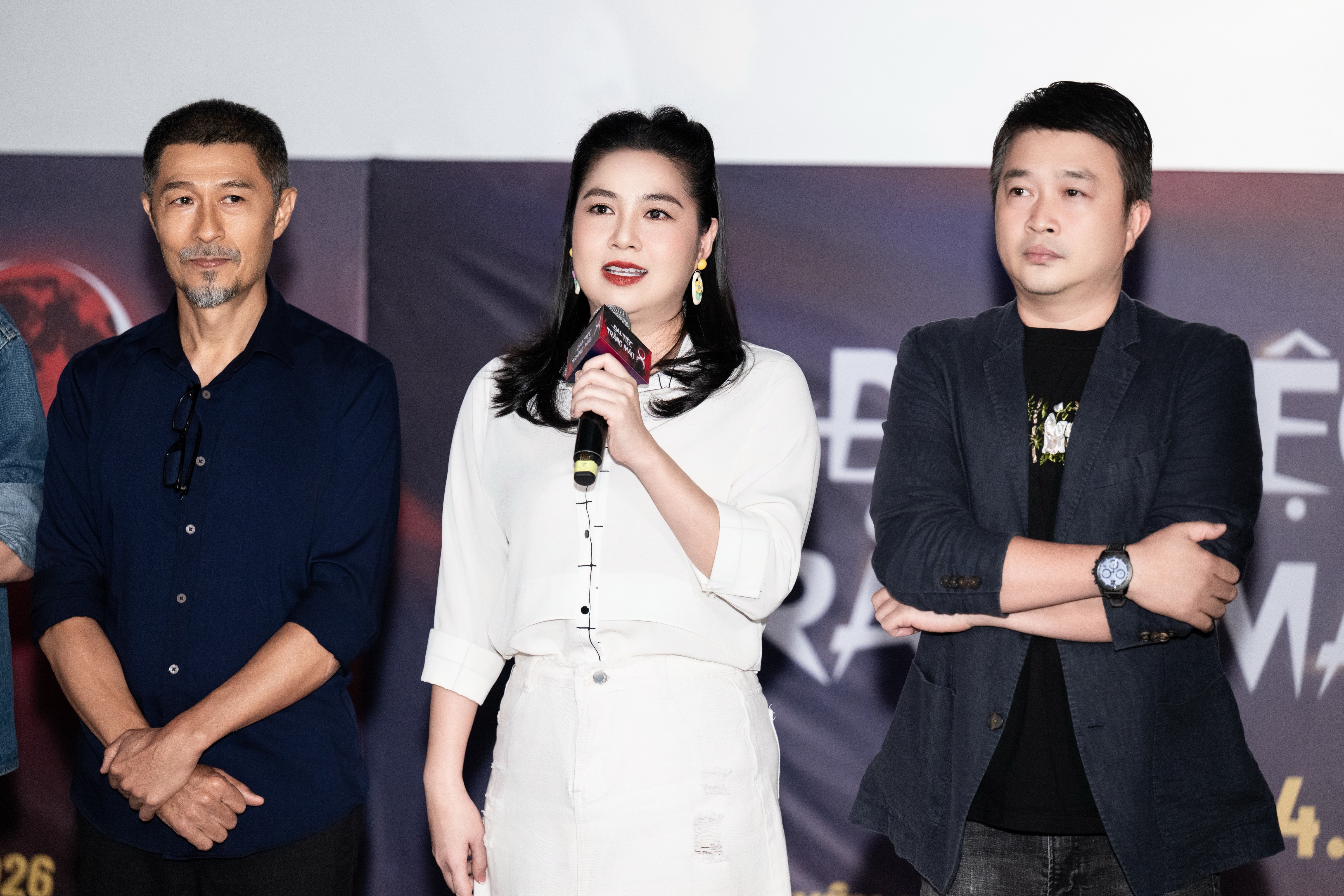 'Đại tiệc trăng máu 8': Ngoài cú oneshot 35 phút kỷ lục, phim thêm thắt nhiều chất liệu đặc trưng như quỷ nhập tràng, cổ trang