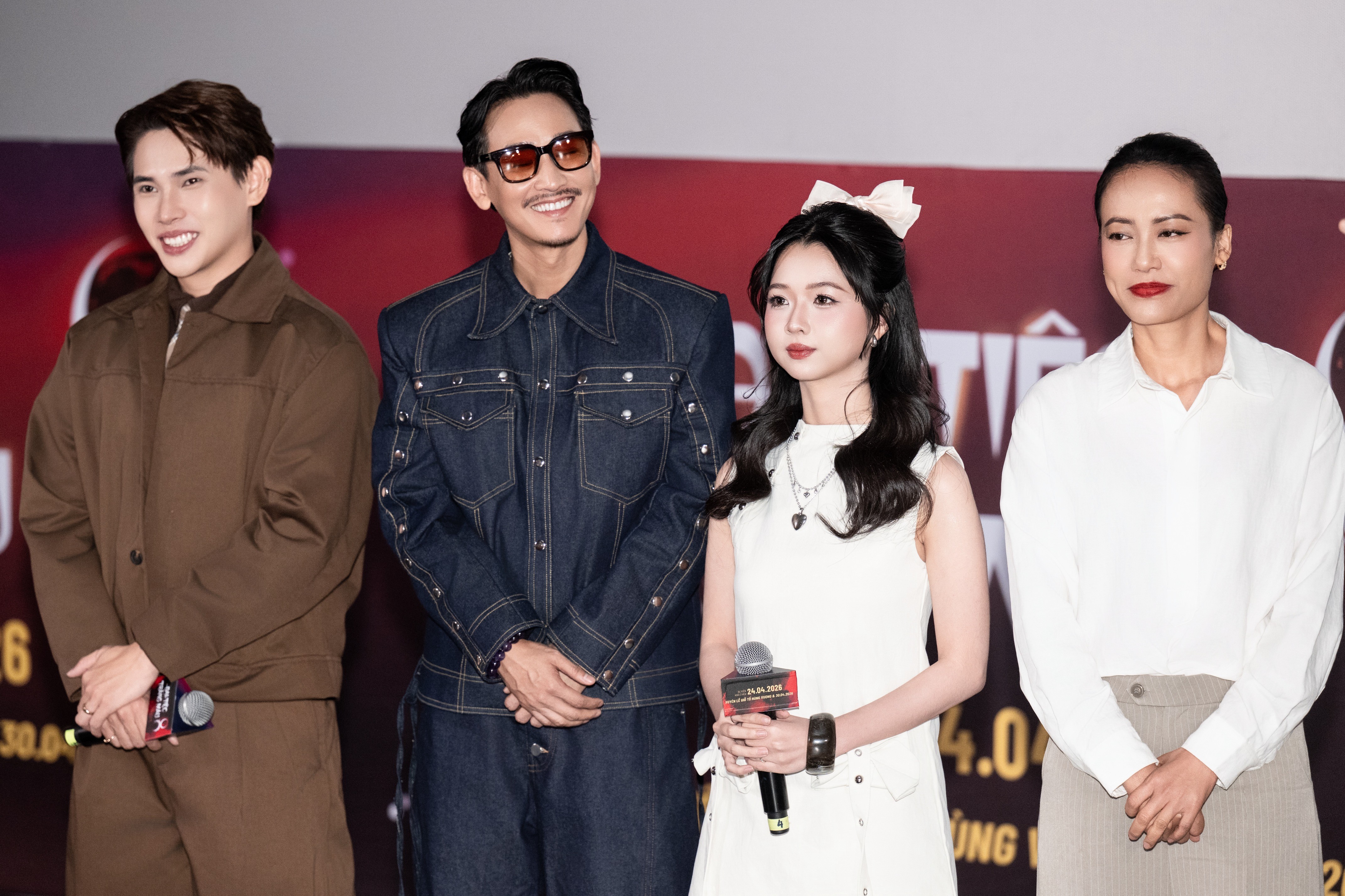 'Đại tiệc trăng máu 8': Ngoài cú oneshot 35 phút kỷ lục, phim thêm thắt nhiều chất liệu đặc trưng như quỷ nhập tràng, cổ trang