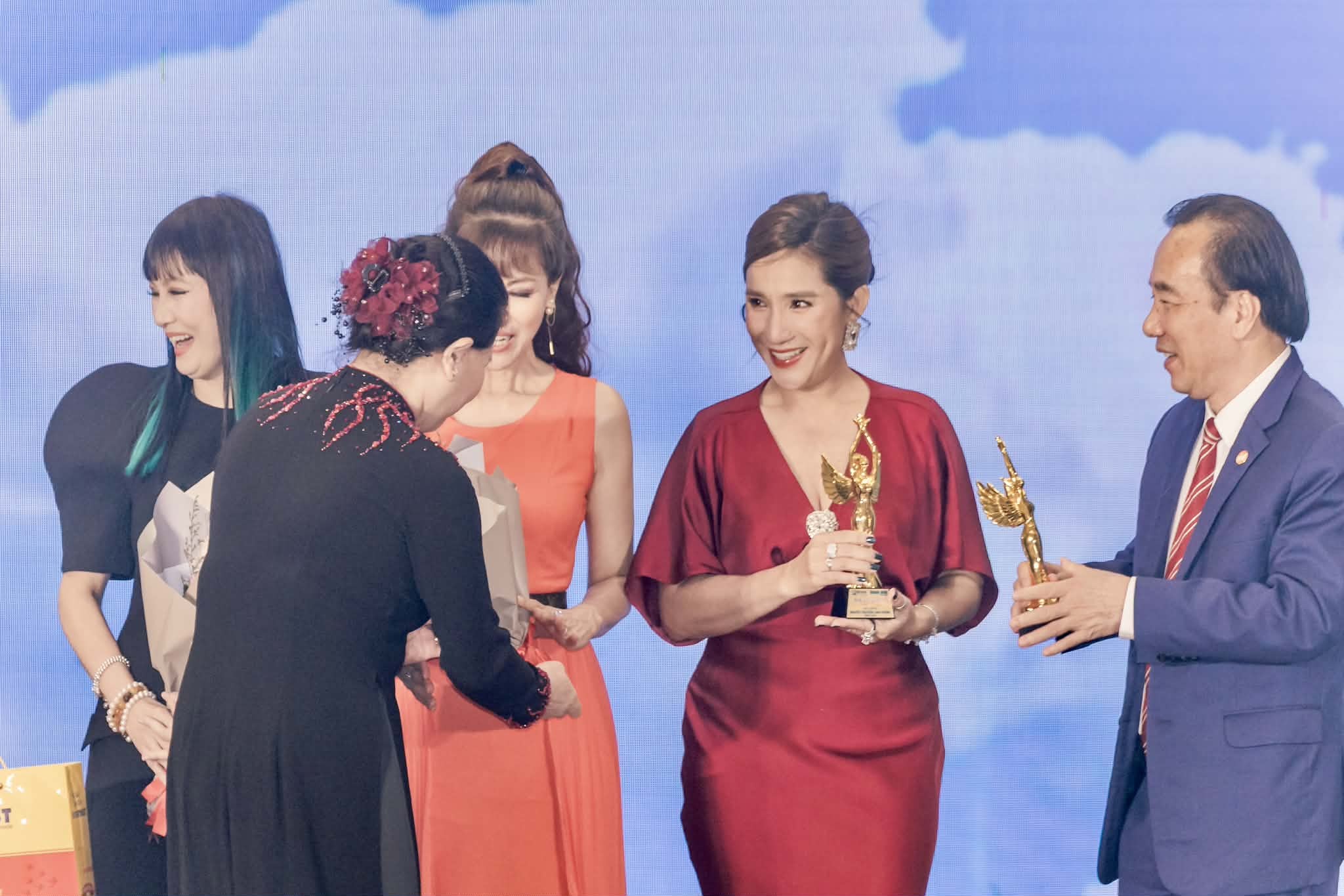 Cát Tường miệt mài 'truyền cảm hứng' vì cộng đồng, vì xã hội…