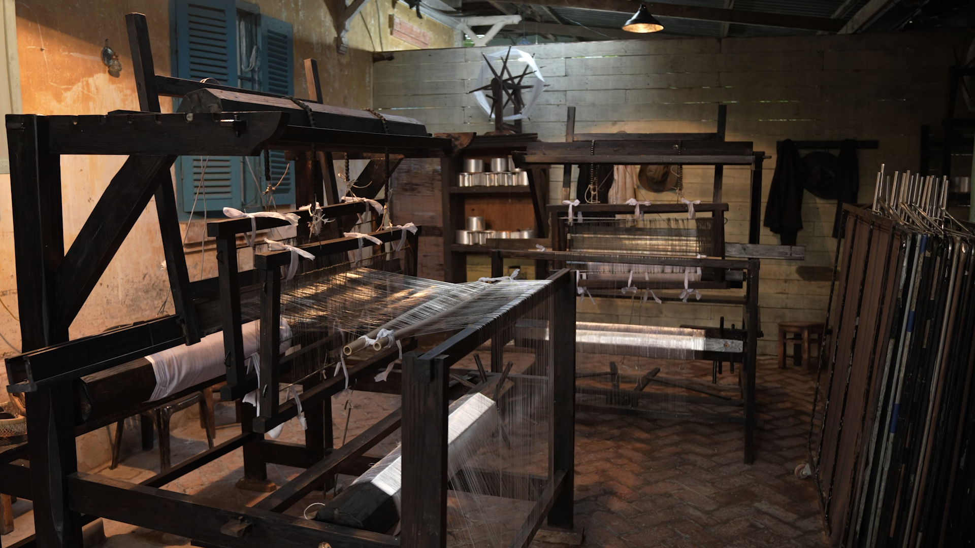 'Quỷ nhập tràng 2' đạt mốc trăm tỷ, ê-kip chính thức 'xuất khẩu' phim ra quốc tế