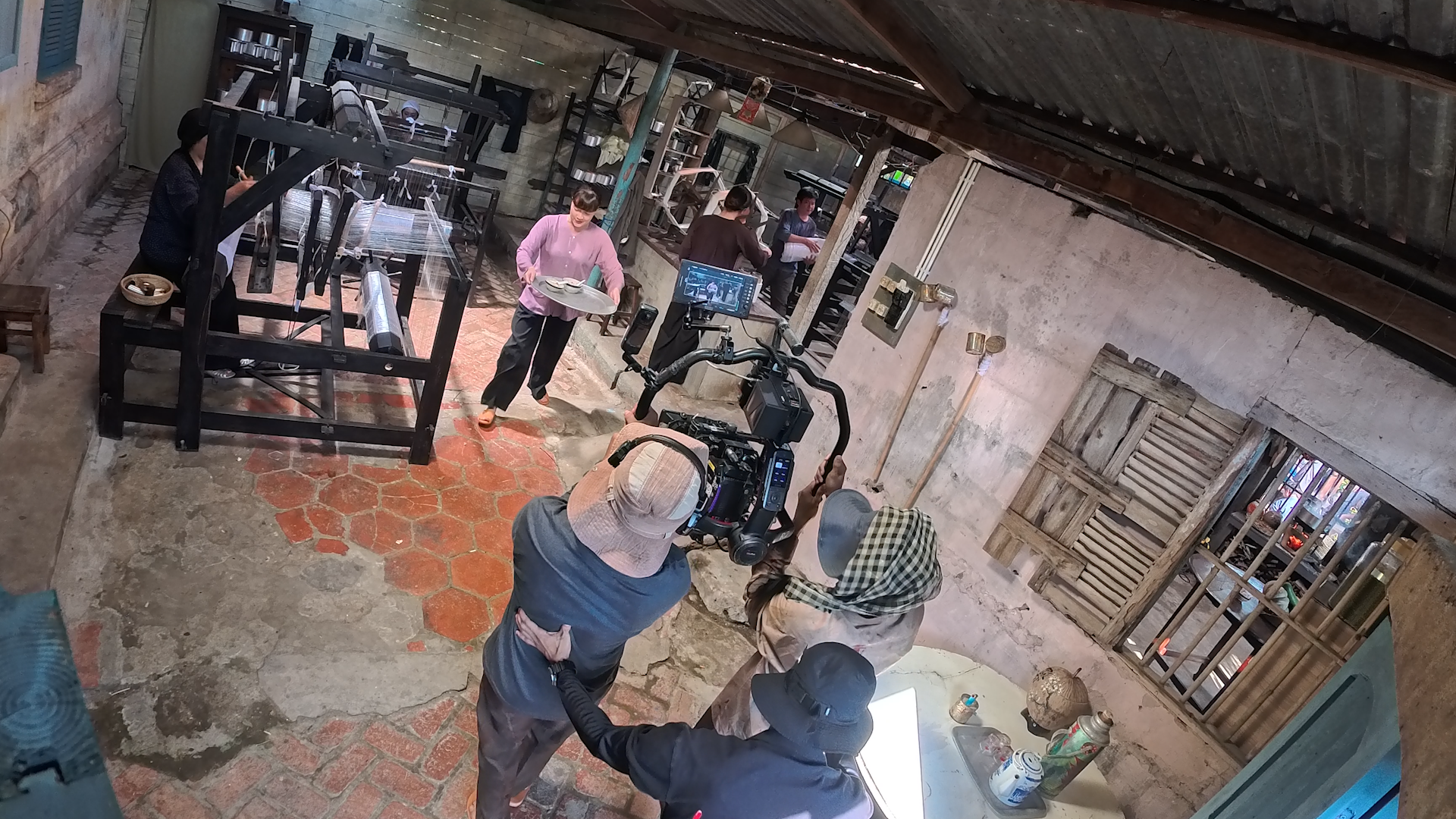 'Quỷ nhập tràng 2' đạt mốc trăm tỷ, ê-kip chính thức 'xuất khẩu' phim ra quốc tế