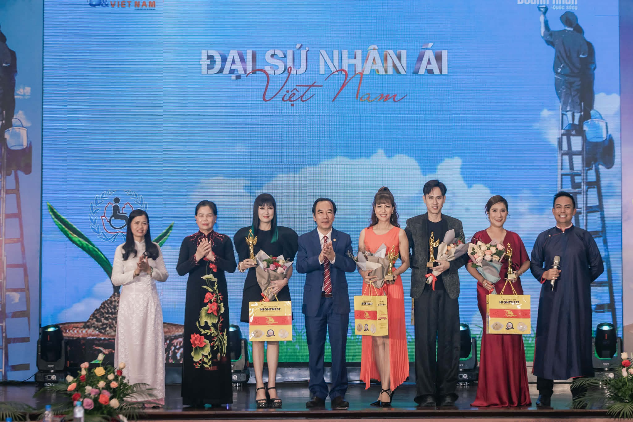 Á hậu Băng Châu: Mỗi một giải thưởng là một phần quà khích lệ, giúp tôi hoàn thiện bản thân mỗi ngày!