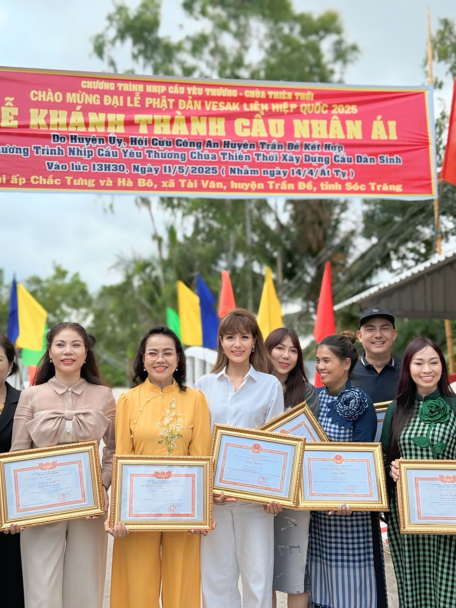 Á hậu Băng Châu: Mỗi một giải thưởng là một phần quà khích lệ, giúp tôi hoàn thiện bản thân mỗi ngày!