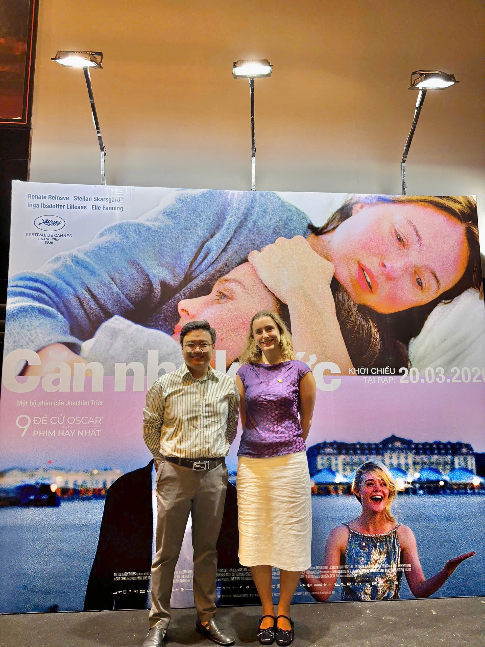 Ms Sofie Brobakk - ĐSQ Na Uy cùng đạo diễn Nguyễn Hữu Tuấn.