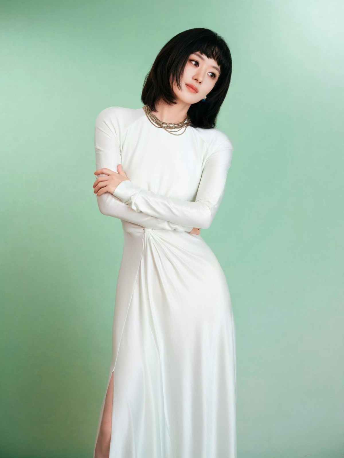 Triệu Lệ Dĩnh 'hack tuổi' với tạo hình mới, vướng tranh cãi vì phản ứng trong livestream