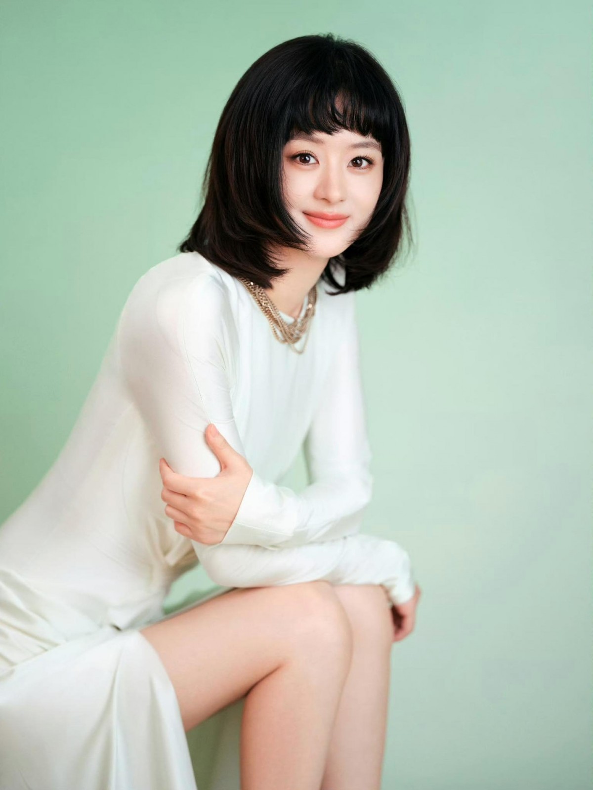 Triệu Lệ Dĩnh 'hack tuổi' với tạo hình mới, vướng tranh cãi vì phản ứng trong livestream