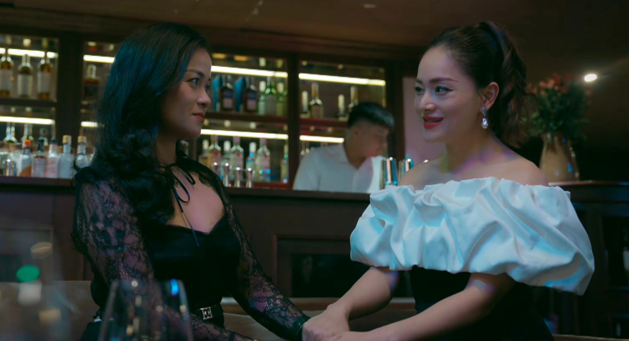 Phim giờ vàng 'Đồng hồ đếm ngược' khiến người xem ngỡ ngàng vì cảnh nóng